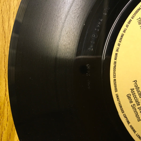 Kiss : Heaven's On Fire (7", Single)