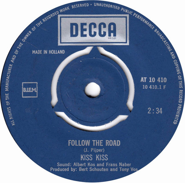 Kiss Kiss (2) : Follow The Road / You're Living Easy (7", Single)