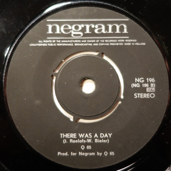 Q65 : Sexy Legs (7", Single, Dif)