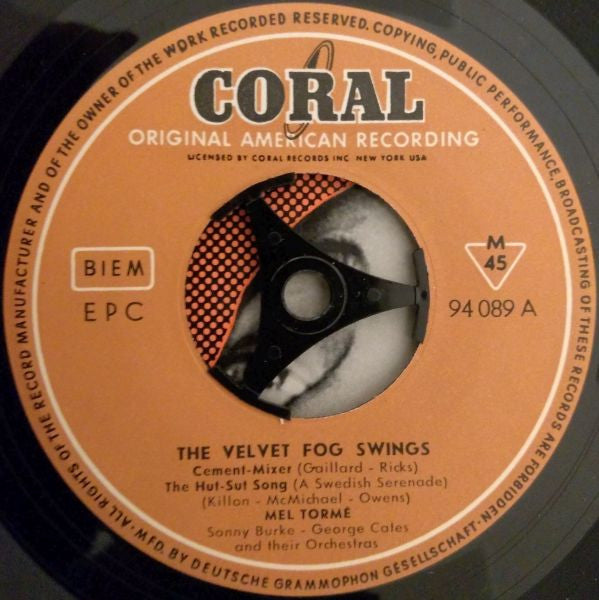 Mel Tormé, George Cates And His Orchestra : The Velvet Fog Swings (7", EP, Mono)