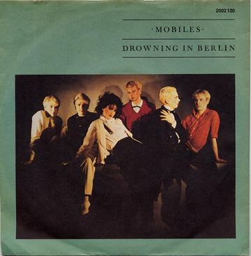 Mobiles : Drowning In Berlin (7", Single)