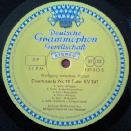Wolfgang Amadeus Mozart • Herbert von Karajan, Berliner Philharmoniker : Divertimenti KV 251 • KV 247 (LP)