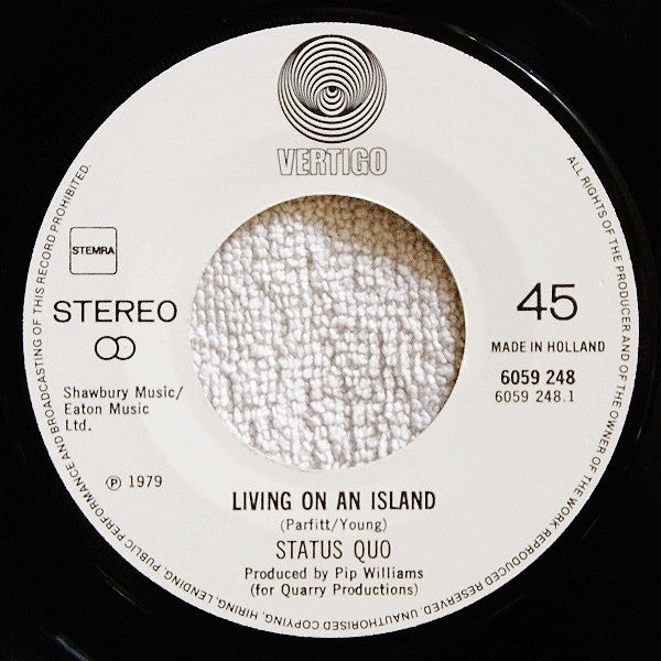 Status Quo : Runaway / Living On An Island (7", Single)
