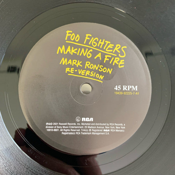 Foo Fighters : Making A Fire (Mark Ronson Re-Version) / Chasing Birds (Preservation Hall Jazz Band Re-Version) (7", RSD, Single)