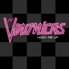 The Veronicas : Hook Me Up (CD, Album)