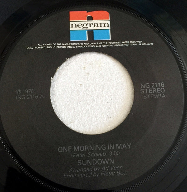 Sundown (4) : One Morning In May (7", Single, Red)