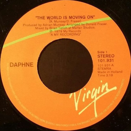 Daphne (9) : The World Is Moving On (7", Single)