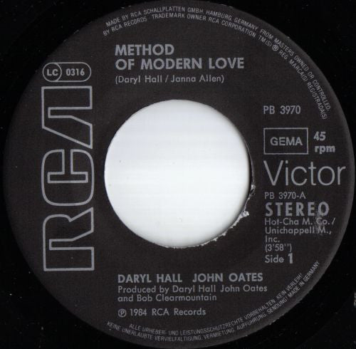 Daryl Hall / John Oates* : M·e·t·h·o·d O·f Modern L·o·v·e (Edited Version) (7", Single)