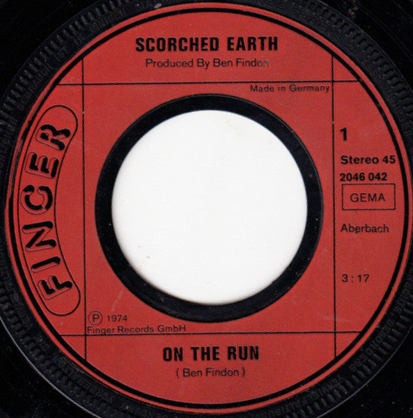 Scorched Earth (3) : On The Run (7", Single)