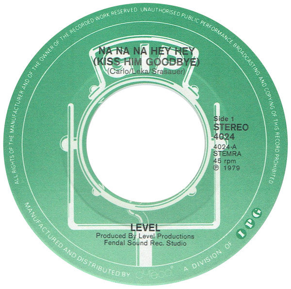 Level (21) : Na Na Na Hey Hey Hey / Let Me In (7", Single)