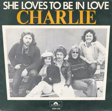 Charlie (5) : She Loves To Be In Love (7", Single)