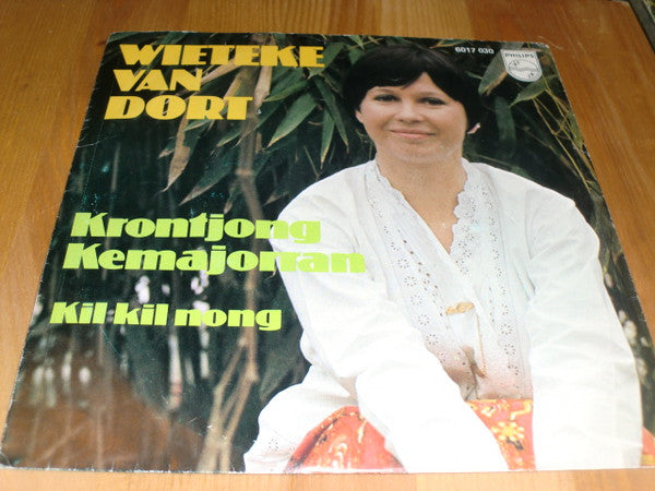 Wieteke van Dort : Krontjong Kemajorran (7", Single)